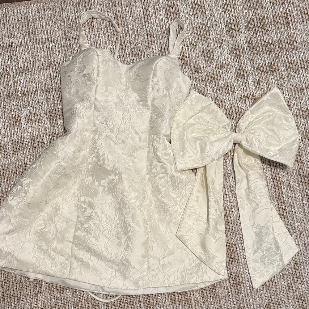 Chic Cream Floral Mini Dress